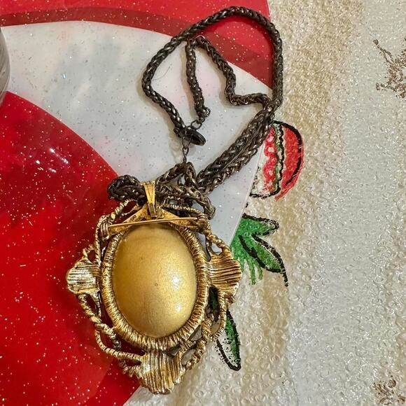 Vintage grunge gold tone real dried rosette buds terrarium pendant necklace - Picture 4 of 5